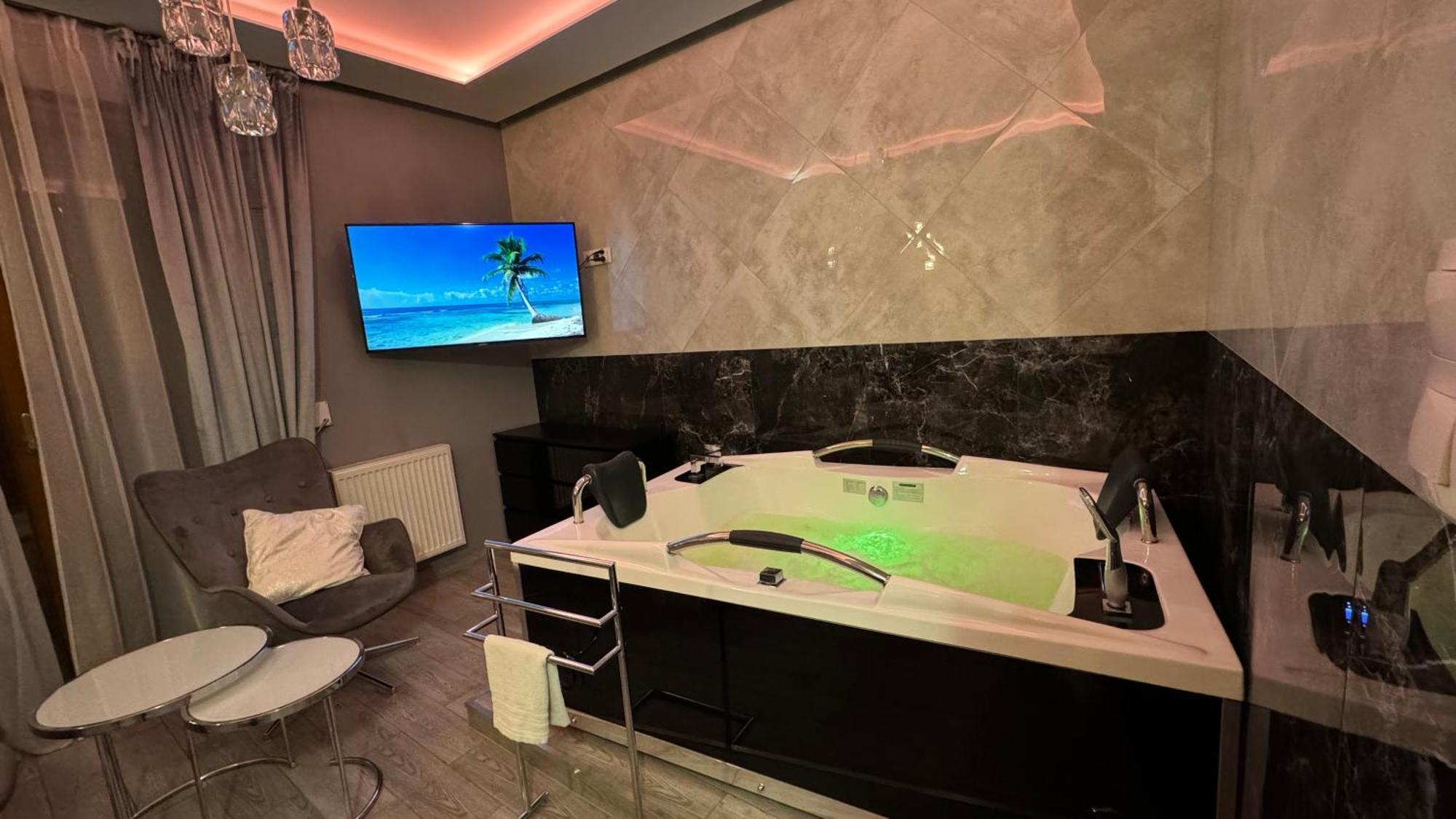 Jacuzzi Glass-House Central Station Красков Екстериор снимка